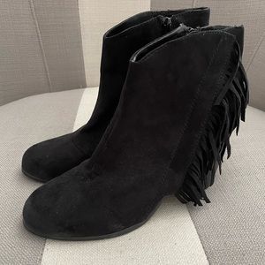 Size 8 Faux Black Suede Zip Booties w/Fringe